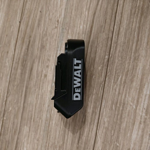 DeWalt XR adapter for Makita LXT tool new