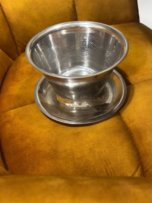 Metal sauce bowl like new