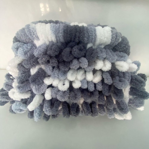 Handmade puffy handbag like new, white and gray