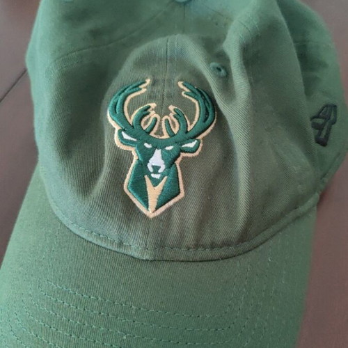 New Era Milwaukee Bucks green hat like new
