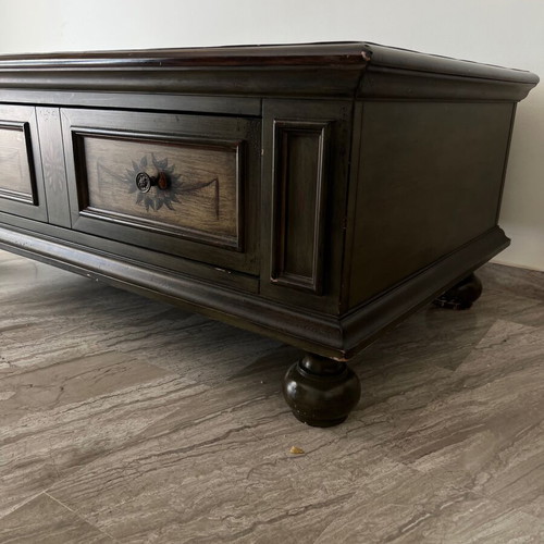 Coffee table used with storage space