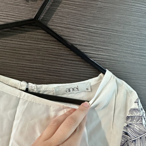 Anel white blouse with blue floral pattern and lace, size S