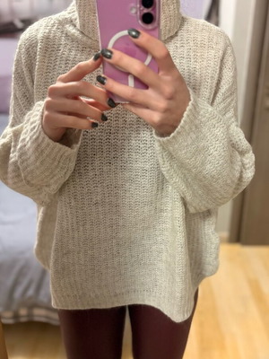 Knitted turtleneck sweater beige like new