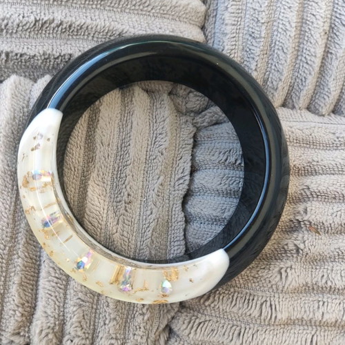 Bracelet new black and white with fixed design and rhinestones