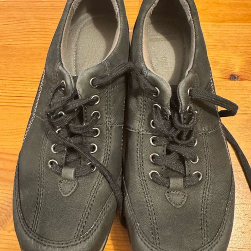 Γυναικεία δερμάτινα παπούτσια Clarks μέγεθος 36 μεταχειρισμένα, μαύρα