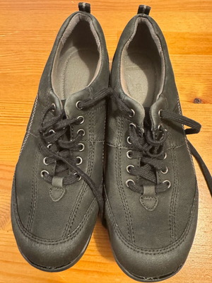 Γυναικεία δερμάτινα παπούτσια Clarks μέγεθος 36 μεταχειρισμένα, μαύρα