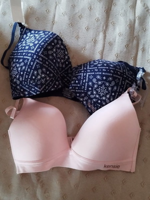 Set of 2 bras, size 36D/100E, blue and pink