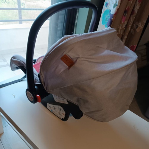 Car seats for newborns used, excellent condition, set of 2