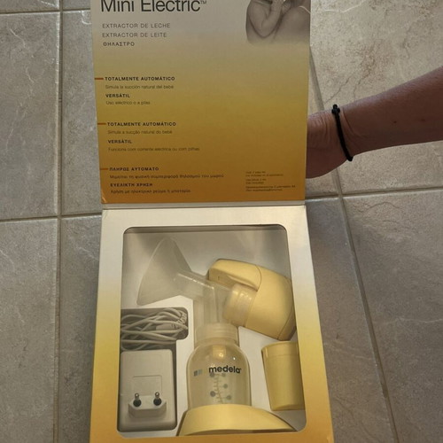 Medela Mini Electric breast pump like new