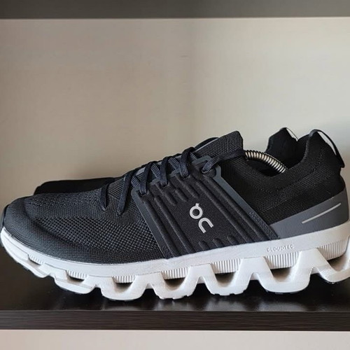 On Cloud Running sports shoes like new, size 46, black