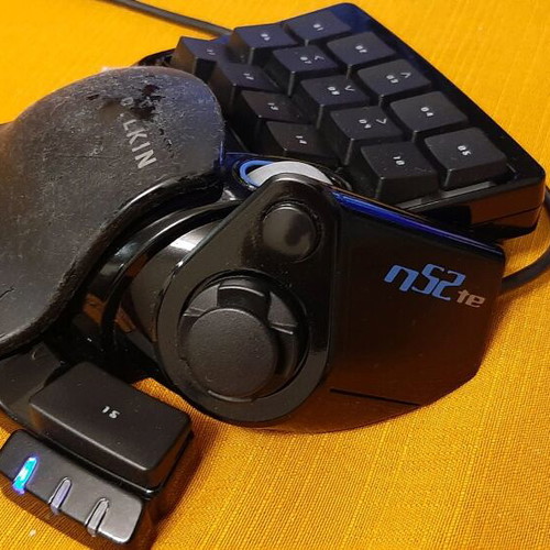 Belkin N 52 TE gamepad used with blue backlight USB