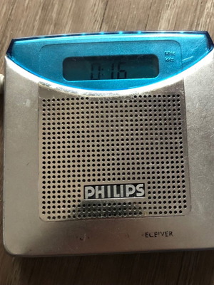 Phillips vintage radio used with 5 station memory