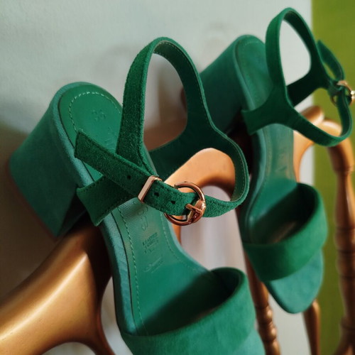 Tamaris green suede sandals size 36, like new