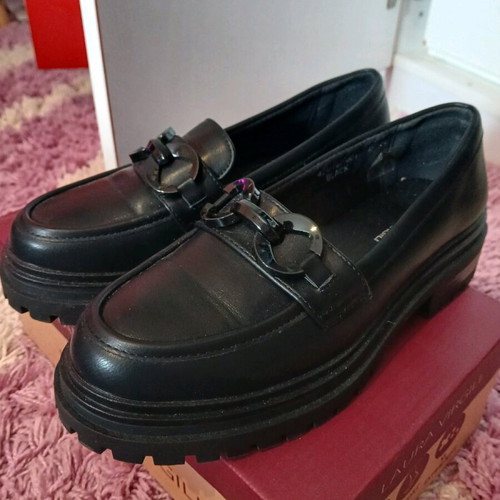 Shoes new, sizes 39 and 40