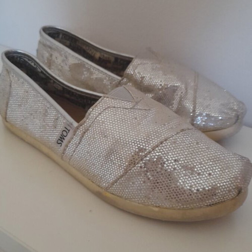 Παπούτσια Toms Y 2 νούμερο 34 ασημί σαν καινούργια
