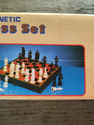 Mini Επιτραπέζιο μαγνητικό σκάκι καινούργιο vintage