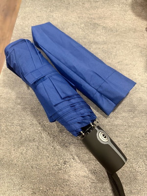 Син сгъваем чадър брандиран с НИКМИ АД нов