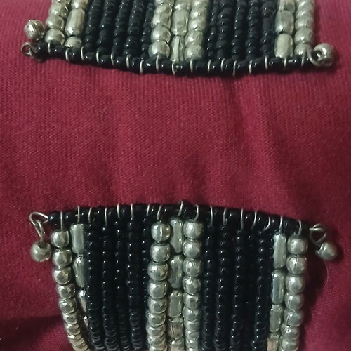 Bracelet with black and silver beads like new, hinged
