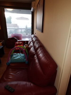 Entos four-seater leather sofa with footrest, like new, cherry color