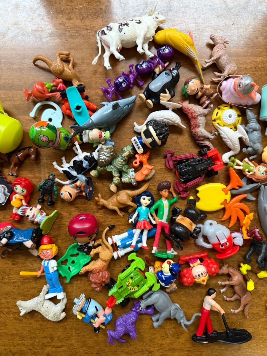 Kinder Surprise フィギュア 大量セット まとめ売り 76669f28e63bb1d353f3db6f85ed81