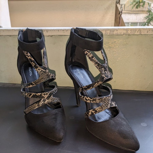 Migato black pumps with 11 cm heel