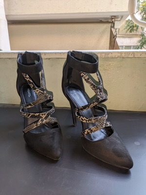 Migato black pumps with 11 cm heel