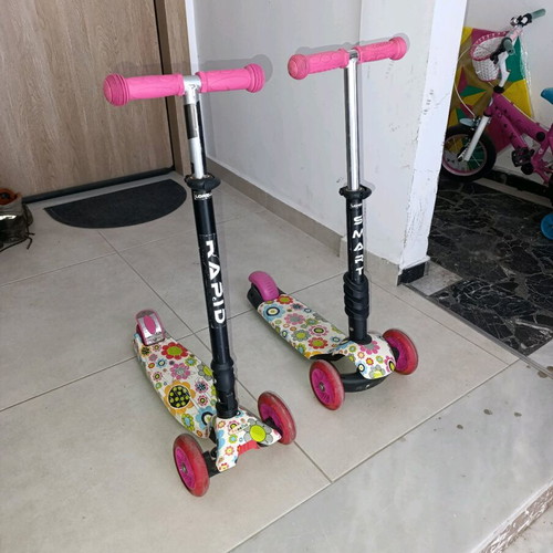 Children's scooters used, adjustable height, light-up wheels