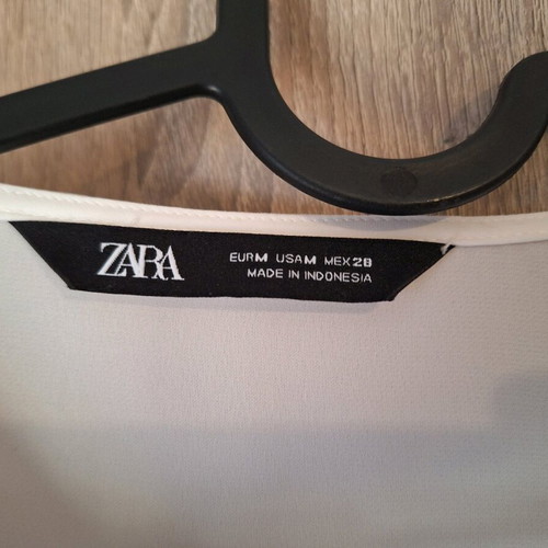 ZARA White shirt with black sleeve details like new, size M