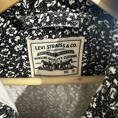 Levi's jacket size M new, crop thin denim, black and white