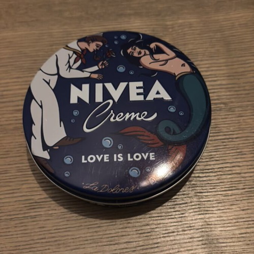 NIVEA collectible tin Love is Love 9cm like new