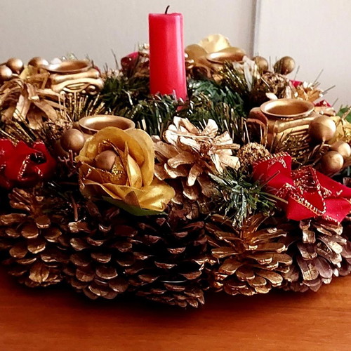 Christmas wreath like new with candles and decorative elements