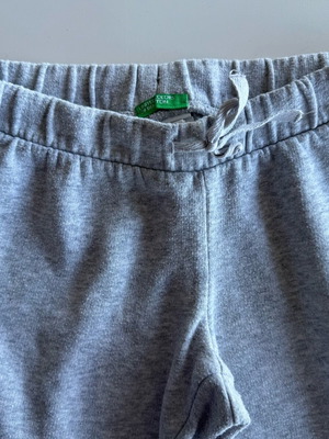 Φόρμα Benetton γκρι μεταχειρισμένη για 6-7 ετών