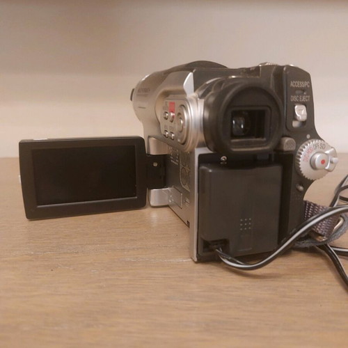 Hitachi DZ-HS300E hybrid camcorder like new