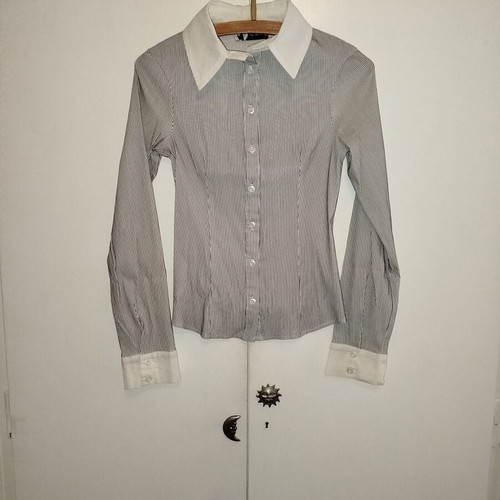 Striped elastic shirt size M like new, white-blue
