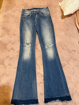 Fifty Carat jeans like new with knee rips, size 28