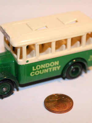 Lledo Dennis Coach Bus London Country μεταχειρισμένη μεταλλική μινιατούρα σε καλή κατάσταση