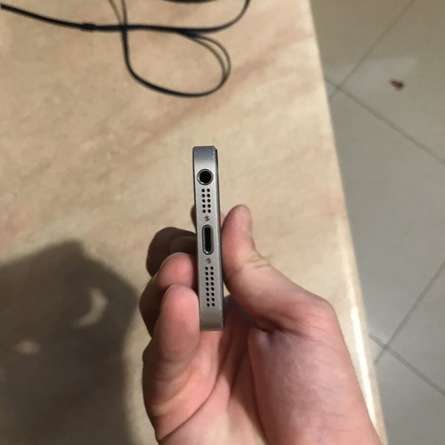 iPhone SE 1st gen 32GB used, good condition, black