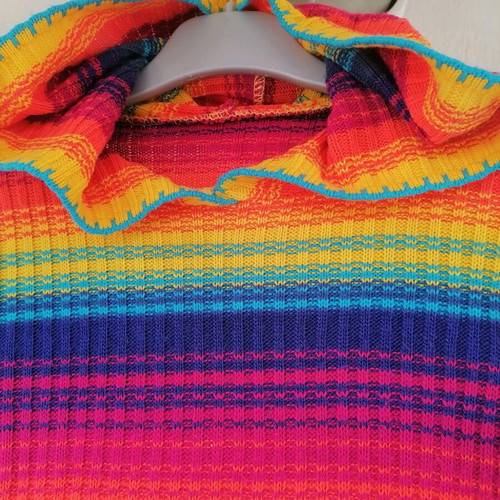 Women's jersey with hood like new, multicolor, size Small