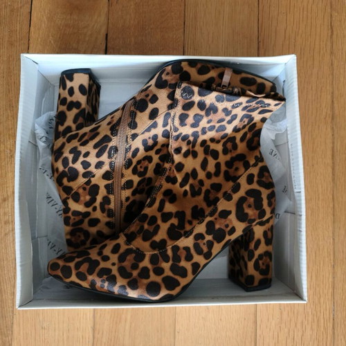 Μποτάκια μυτερά animal print καινούργια, μέγεθος 41