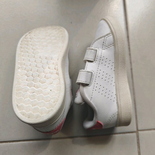 Adidas Advantage Lifestyle Court Lace baby shoes like new no 22