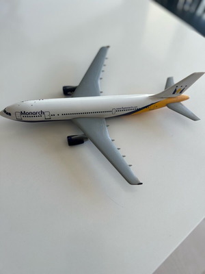 Airplane figure used, static