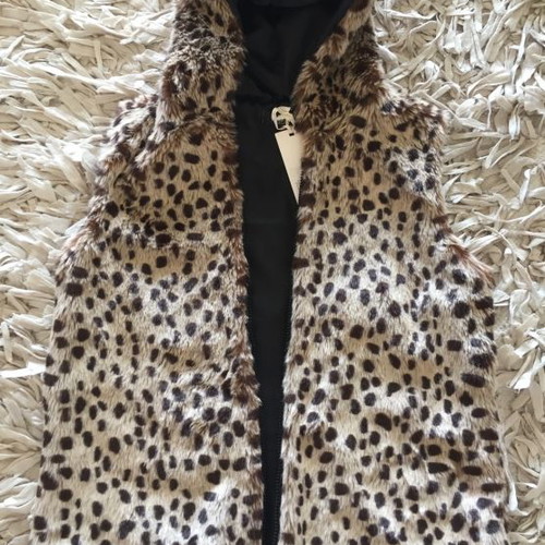 Leopard faux fur vest with zipper and hood new, one size