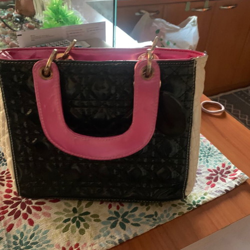 Handbag black patent vintage like new with pink and beige