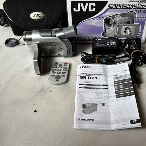 JVC GR-D21E digital video camera like new with charger and data cable