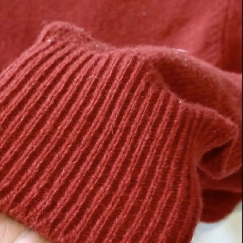Highmoor solid color burgundy sweater size L like new