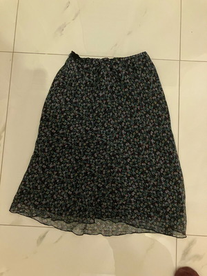 Vintage midi skirt used with blue floral pattern
