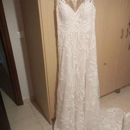 Pronovias wedding dress like new, size large, beige