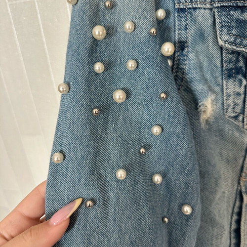 Denim jacket like new with pearl details on sleeves, blue