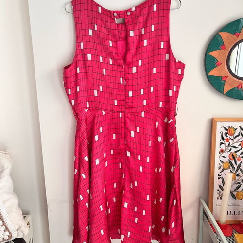 Darling L dress new pink with geometric patterns