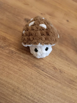 Handmade knitted amigurumi mushroom keychain new